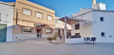 Descubre una inversión única en un rincón encantador de Almería. Este hostal, con una generosa superficie construida de 392 metros cuadrados, se presenta como una oportunidad excepcional. Con 6 dormitorios completos y un restaurante, este establecimi...