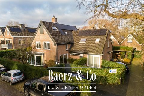 Are you looking for something unique in Bergen's town center with a holiday rental unit, private practice space or double occupancy opportunities? Look no further, 23 Karel de Grotelaan may well check all your boxes. This lovely detached villa includ...