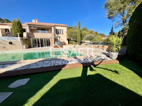 Located in the charming town of La Cadière-d'Azur (83740), this semi-detached T3 Provençal villa offers a peaceful living environment in a residential area. Boasting stunning views of the surrounding vineyards and hills, this property enjoys complete...