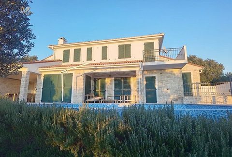 A luxury villa of 162 m2 with a swimming pool and a beautiful view of the sea is for sale in Jakišnica on Pag. It is surrounded by a landscaped garden of 481 m2 and old olive trees from Lun. Infinity pool with sea water of 37 m2, outdoor shower. Thre...
