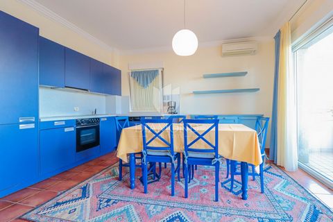 Location: Istarska županija, Umag, Crveni Vrh. Umag, Crveni vrh Within easy reach of the famous tourist facilities of the Kempinski hotel chain and exceptional golf courses, located just 100 meters from the sea, there is this exceptional apartment wi...