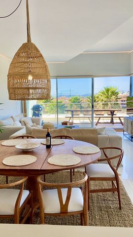 Brand new 2-bedroom penthouse in Reserva del Higuerón, with 2 bathrooms, spacious living-dining area, fully furnished kitchen with Siemens appliances, laundry room, wooden flooring, air conditioning, and electric curtains. Features a 166m2 terrace wi...