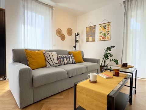 Hello! We offer a beautiful and comfortable 3-room apartment in the heart of Dresden Neustadt with a large terrace and garden. We hope you can not only relax well but also have an inspiring stay. Transport: The apartment is located between Neustadt t...