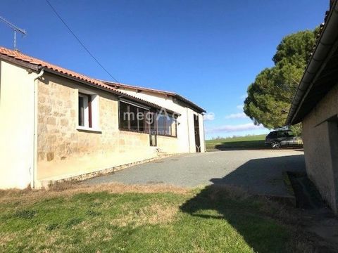In Seyches, Old Farm with great potential with outbuildings and pond on land of nearly 15,000 m² Beautiful renovation for this old farmhouse in the countryside of over 130 m² with outbuildings, large barn of around 160 m², stone house of around 50 m²...