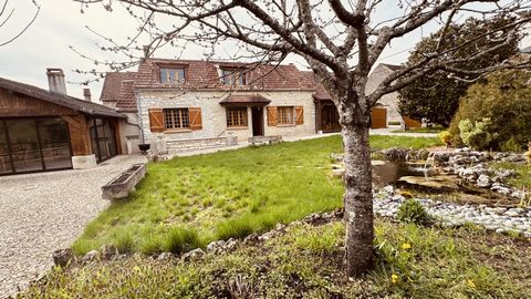 Within your EXPERTIMO agency, come and discover this favorite property located in a village 5 minutes from the medieval village of Noyers-Sur-Serein (classified as one of the most beautiful villages in France). The exposed stone property is located i...