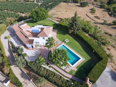 Exclusively only with us !!! Spectacular and unrepeatable Finca  with more than 45.000 m2 of land, with a large main house, 1 guest house , an apartment, 10 horse stables, a large riding arena and a paddock . Each house has a private pool and incredi...