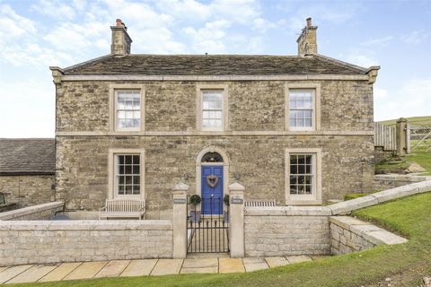 Tunstead House is a Grade II listed historic property located in the Peak District National Park. Originally a farmhouse, it has been meticulously restored and boasts grand features alongside modern amenities. The house offers versatile living spaces...