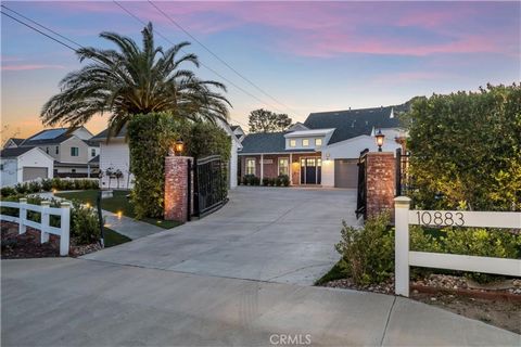 Imagine coming home to breathtaking mountain vistas every day. This meticulously crafted residence in prestigious Chatsworth Stoney Point Estates offers exactly that. Boasting a gated entrance, youâll unwind in the inviting open floor plan, perfect f...