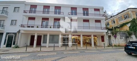 This 3 bedroom apartment, yet to be opened, is located on Rua Almirante Reis, right in the historic center of the city of Torres Novas, a residential area, where you will also find all the necessary services for your daily life, such as pharmacy, ban...