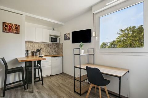 - Rent furnished studio of 18m2 - Near to the Bois de Cergy. - Ideally located close to the universities of Cergy (500m from ESSEC) and Eragny - 1 open-plan kitchen with bar top, - Close to shops such as pharmacies, cafés, supermarkets, etc., and a 1...