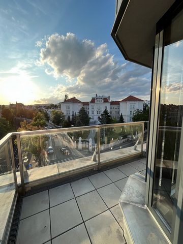 Modern, light-flooded maisonette penthouse apartment in prime Döbling location with a green view of Wertheimsteinpark. Located on the 1st and 2nd top floor (elevator open directly inside the apartment!), this great property first impresses with its v...