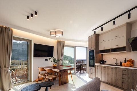 Siéntase como en casa: lujosas suites junto al mar de Creta. Reserva ahora tu próxima estancia en la playa.