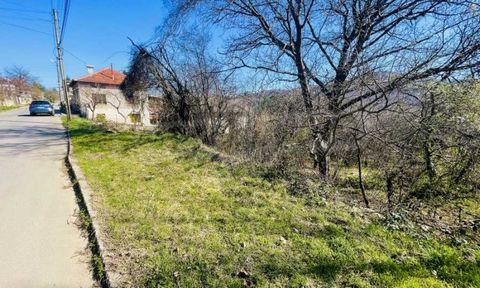 SUPRIMMO agency: ... We offer for sale a regulated plot of land with a size of 1200 sq.m. The property is located immediately after the house of the center in the village. The land has a greater displacement and a beautiful panoramic view of the Balk...