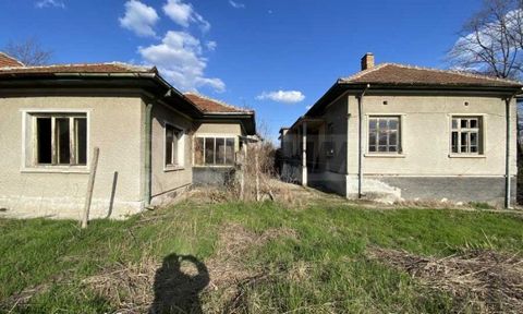 SUPRIMMO agency: ... We present for sale a house with a summer kitchen with a large yard in the village of Antimovo, 10 km from the town of Antimovo. Vidin. The house is massive, on one floor with an area of 99 sq.m and has the following layout entra...