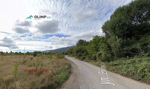 Terrain donnant sur ul. Emilian Stanev, près de la rue « Dr. Harlan Popov ». La propriété offre une belle vue sur la montagne Vitosha. Immédiatement à côté de la propriété, il y a des communications construites - électricité, eau et asphalte. Un nouv...