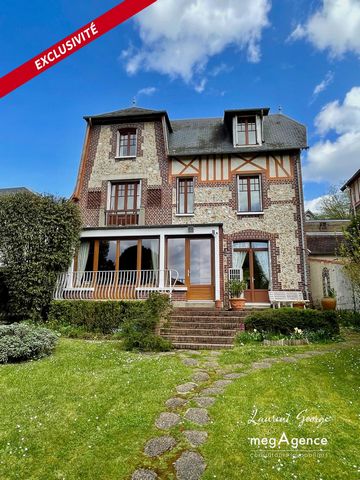 megAgence offers you a character bourgeois house made of brick and flint, with approximately 174m2 of living space, located in the peaceful and sought-after neighborhood of Jouvenet. For practicality, the house features a enclosed and tree-filled gar...