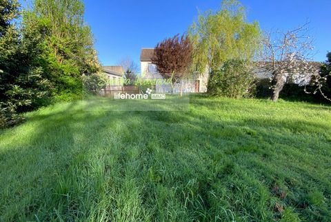 !!!! Ideal Investor or First-Time Buyer!! A lot of potential for this house, quiet, approved with a garage and an outbuilding (roof redone) on a plot of land without vis-à-vis. Possibility, after works, of 2 dwellings thanks to 80 m2 convertible on t...