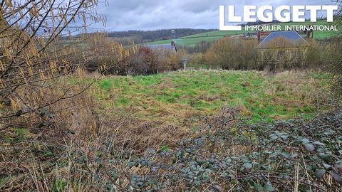 A26623NOE61 - Super parcel of land that is in constructable zone, rare to find in the country. Water and electricity runs past the parcel, so easy to request connection to utilities. Information about risks to which this property is exposed is availa...