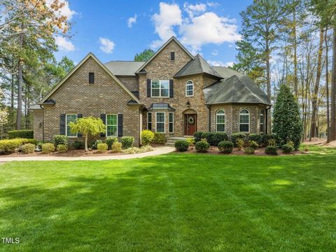 Gorgeous home with stunning views of the 7th and 8th fairway in the esteemed Hasentree community of Wake Forest. The primary bedroom located on the first floor features a bay window with golf course view, beautiful bathroom with dual vanities,soaking...