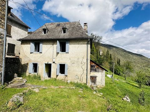 House located on the outskirts of a peaceful mountain village located at an altitude of 750m, in the town of Saint Girons 09200. House in stone, wood and slate, of approximately 90m² of non-adjoining living space, with open views, to be completely re...