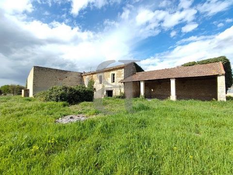 REGION VALREAS Rare opportunity! Ideally located in the immediate vicinity of a charming village, old semi-detached house to be completely renovated on a beautiful plot of about 1800 m². This property full of potential offers a blank canvas to realiz...