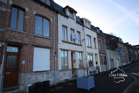 Sur la commune de Vireux-Molhain, Coté France Immobilier propose une maison de ville, composée d'un séjour, une cuisine meublée, une buanderie et un wc au rez-de-chaussée Au 1er étage, on trouve un bureau, une chambre et une salle de douche avec wc O...