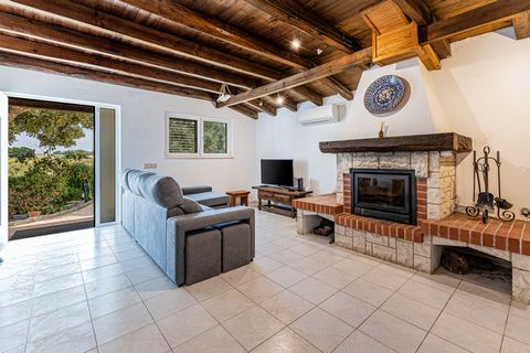Magnificent villa in Silves, a completely exclusive area for guests with a private pool, barbecue and everything needed to create the best memories! This property is pet friendly! Bring your pet with you! Perfect for families with children, couples a...