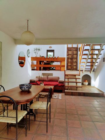 Fully furnished 2.5 bedroom house for rent in Tepoztlán, Morelos a beautiful town 1 hr away from Mexico City. With amazing mountains and stunning views. Available for stays of 1 month to 6 months. Includes: Rent Furnishings Electricity, gas & water H...