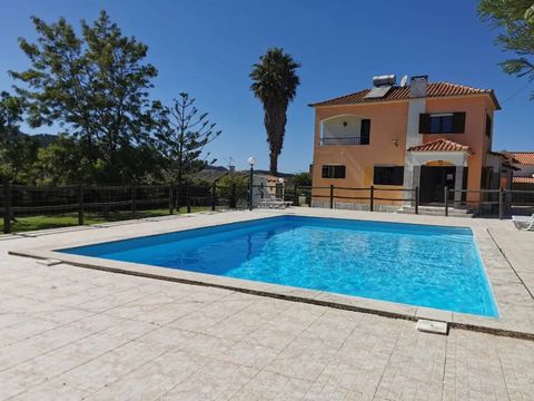 Quintinha do Caruncho is a house in a small village near Malveira/Mafra, with a large outdoor space, swimming pool, lawn and barbecue area. The house can accommodate up to 10 people, has 2 bathrooms and an open space kitchen, living room and dining r...