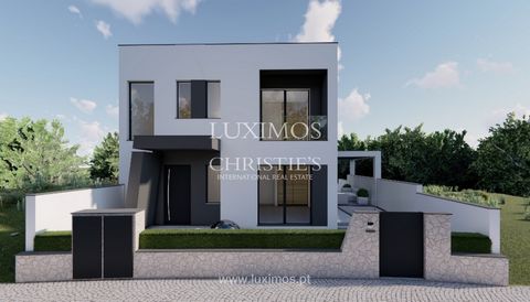 Modern style 3+1-bedroom villa with swimming pool , located in a quiet urban area between Lagos and Alvor, in its final stages of construction. Upon entering the home into the entrance hallway, we see the spacious open-plan living , dining room and a...