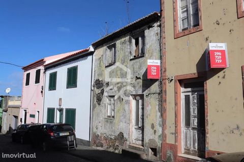 House with 3 Bedrooms to Recover 2 Fronts Patio Center of the Parish of The Matrix Proximity to Zona Balnear Matriz is a Portuguese parish of the municipality of Ribeira Grande with a geographical area of about 10.82 km2 and 3 777 inhabitants (2021),...