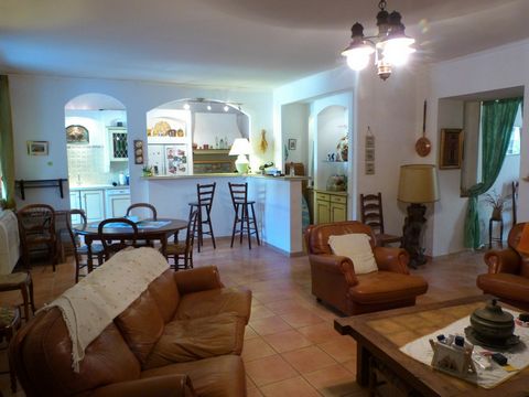 Gabian 34320, in a very quiet village 5 minutes from Roujan with all shops and transport, 15 minutes from Pezenas, a magnificent mansion of 280 m2, in front of it an exterior of 100 m2 with trees, behind a second exterior of 100 m2 not overlooked, wi...