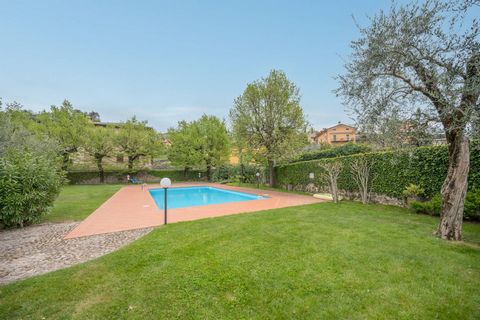Welcome to Villa Marta, an exclusive residence located in an enchanting position with a spectacular view of the lake! This prestigious residence, made up of just 6 apartments, is ideal for those wishing to experience the best of Bardolino. The villa ...