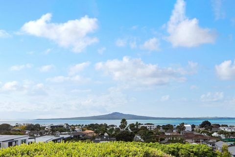 This spectacular, rarely available dress-circle, Bays opportunity features close-up, 180 degree, harbour and Rangitoto views. Situated in this exclusive and tightly held cul-de-sac, this prime ridge location embraces an outstanding elevated northern ...