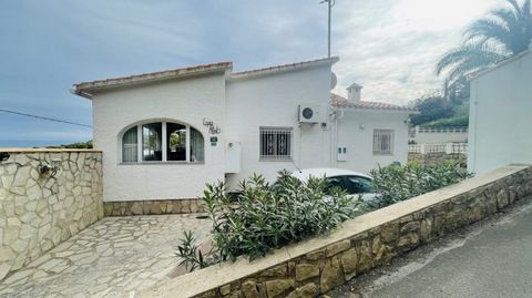 This charming villa is located just a few minutes' drive from the centre of Denia, in a quiet, sunny, residential area. The 578 m2 plot is terraced and offers fantastic sea views. The conservatory is particularly noteworthy. Here there is enough spac...