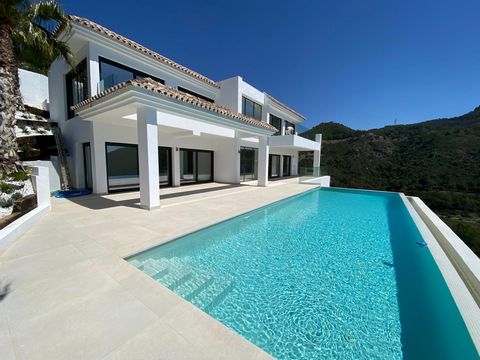 Monte Mayor in Benahavís, Spain, offers a stunning setting for a villa with sea views, boasting 5 bedrooms, 4 bathrooms, a private garden, and a pool. This luxurious property is nestled in the scenic landscape of Monte Mayor, providing not only the c...