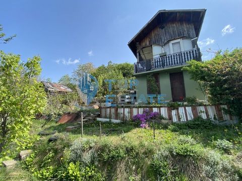 Top Estate Real Estate offers you a two-storey brick villa with panoramic views in Yankula area, Gabrovo municipality. Yankula is located only 6 km southwest of the center of the town. Gabrovo and in its highest part, where the property is located, t...