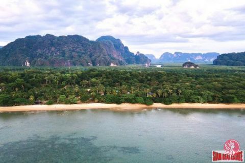 Exklusive 59 Rai (94.400 qm) zum Verkauf am Strand mit Panoramablick auf das Land. In Khao Thong, Krabi, gibt es einen Strand, der 340 Meter lang ist. Das Grundstück ist ruhig und privat. Bequemer Transport neben der öffentlichen Straße. Strom und Wa...