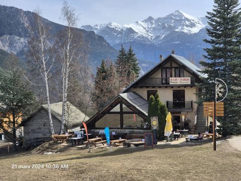 Te koop: een etablissement aan de skipistes in een resort in de noordelijke Hautes-Alpes, op een hoogte van 1400 tot 2700 meter. Handelspanden en bedrijven met elk seizoen stijgende cijfers. 2 seizoenen: winter en zomer. Het resortgebied bloeit, dich...