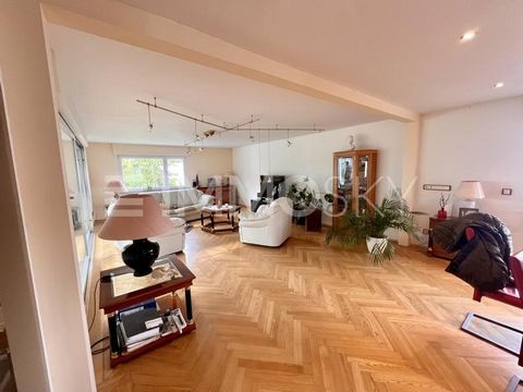 Denkmalgeschützte Gewerbefläche mit Wohnhaus, Sauna und Pool in Mainhausen! Das Objekt besteht aus einer Gewerbefläche mit einer Gesamtfläche von 560 m² sowie einem Wohnhaus mit gehobener Ausstattung. Die Gewerbefläche eignet sich ideal für verschied...