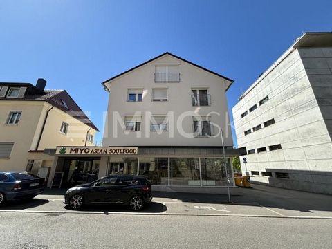 Vanaf nu is dit woon- en bedrijfsgebouw in het centrum van Böblingen aan de Unterer See te koop! De totale oppervlakte met een oppervlakte van ca. 633,12 m² strekt zich uit over 6 wooneenheden, evenals een commerciële unit. De pure leefruimte is 352,...