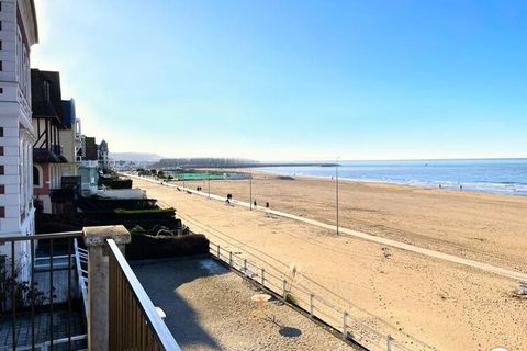 WYJĄTKOWA lokalizacja! Wspaniałe mieszkanie o powierzchni 100 m² w tym 40m² taras, położony nad brzegiem morza z prywatnym dostępem do plaży plaża! Szyk Mój Concierge w Normandii prezentuje „Les Grandes Roches Noires”. Nasz wspaniały apartament znajd...