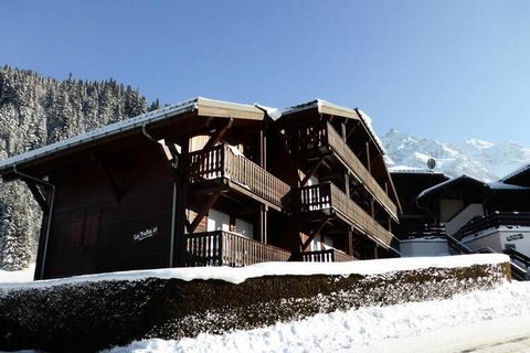 Ideale per vacanze in famiglia o tra amici, vi proponiamo a Contamines-Montjoie questo appartamento di 2 pezzi di 27,5 m², che può accogliere fino a 4 persone. L'appartement est au rez de chaussé, il offre une exposition ouest et disporre d'une terra...