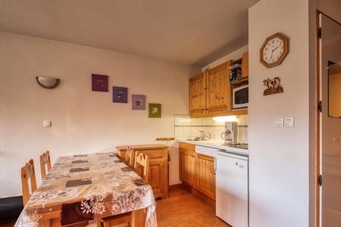 Cet appartement cosy, situי au 2טme יtage d'une rיsidence avec ascenseur, accueille jusqu'א 6 personnes. L'appartement comprend un coin nuit avec un lit double superposי, une chambre avec un lit double de 140x190 cm et un sיjour avec un canapי BZ. La...