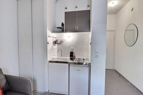 Deze charmante studio van 20 vierkante meter ligt in het levendige 2e arrondissement van Marseille en biedt een perfecte uitvalsbasis voor het verkennen van de stad. Op slechts een paar minuten lopen van de beroemde oude haven kunt u de levendige sfe...