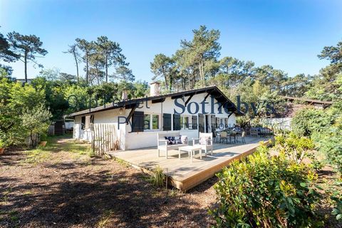 CAP FERRET PENINSULA - CHARMANTES HAUS IN RUHIGER GEGEND IN DER NÄHE VON GESCHÄFTEN Charmantes Haus im Herzen des begehrten Canon-Viertels, in einer ruhigen, bewaldeten Umgebung. Auf einer Ebene und perfekt beleuchtet, hat das Haus einen fließenden G...