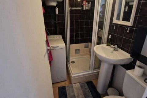 Aangename accommodatie van 45 vierkante meter. gelegen à La londe-les-Maures. Array Het appartement beschikt over een slaapkamer voorzien van een tweepersoonsbed en alle gemakken die u maar kunt wensen, evenals een woonkamer met een slaapbank voor tw...