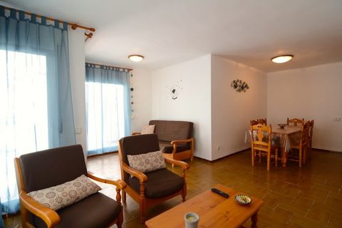 Het appartement in L'Escala heeft 3 slaapkamer(s) en kan gereserveerd worden tot 8 personen. Deze comfortabel ingerichte woning is zeer ruim, De accommodatie heeft een oppervlakte van 91 m². Uw acommodatie ligt in een mooie woonwijk en in het centrum...