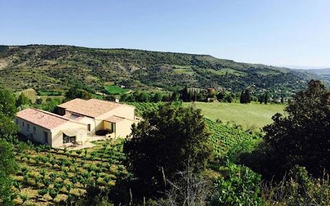 Domaine Viticole d'Exception avec Vue Panoramique ? Maison, Gîte en Activité et Vignes Au coeur d'un cadre naturel préservé, découvrez ce domaine viticole unique, offrant une vue à couper le souffle et un potentiel rare. S'étendant sur 1,3 hectares, ...