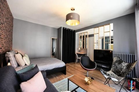 This modern 40m² studio, located on the second and top floor of a building with an elevator, can comfortably accommodate up to 4 people. It features a bright living space with a double bed and a comfortable sofa bed. The studio is well-equipped for y...